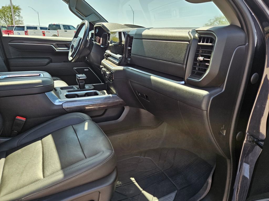 Used 2022 Chevrolet Silverado 1500 LTZ w/ LTZ Premium Package AWD/4WD image 34