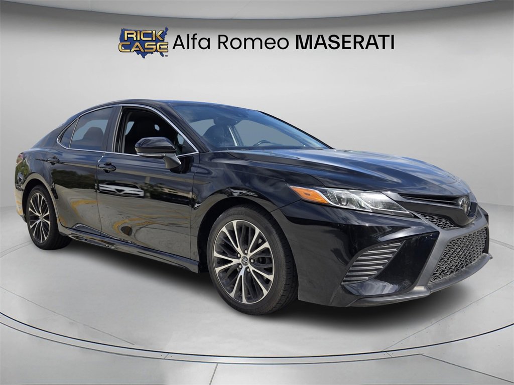 Used 2019 Toyota Camry L image 9