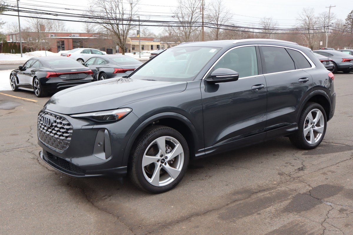 Used 2025 Audi Q5 Premium Plus w/ Premium Plus image 1