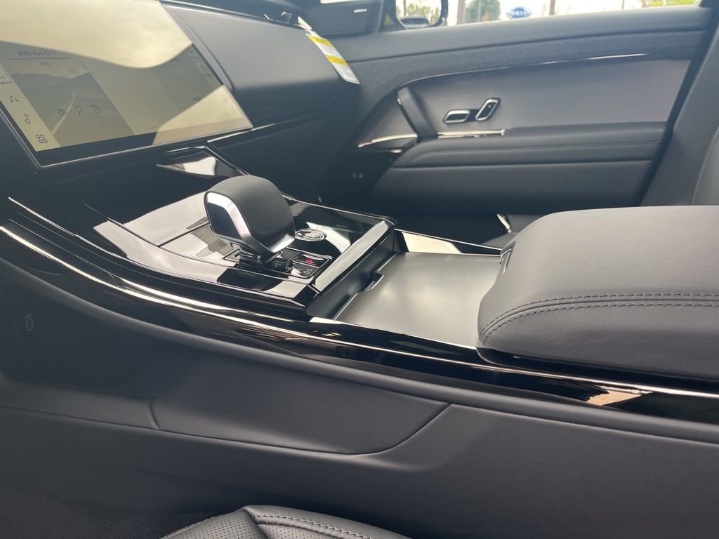 New 2026 Land Rover Range Rover Sport Dynamic SE AWD/4WD image 13