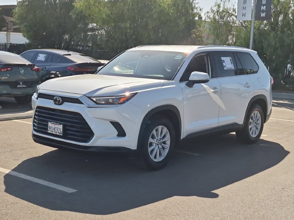 Used 2024 Toyota Grand Highlander AWD image 2