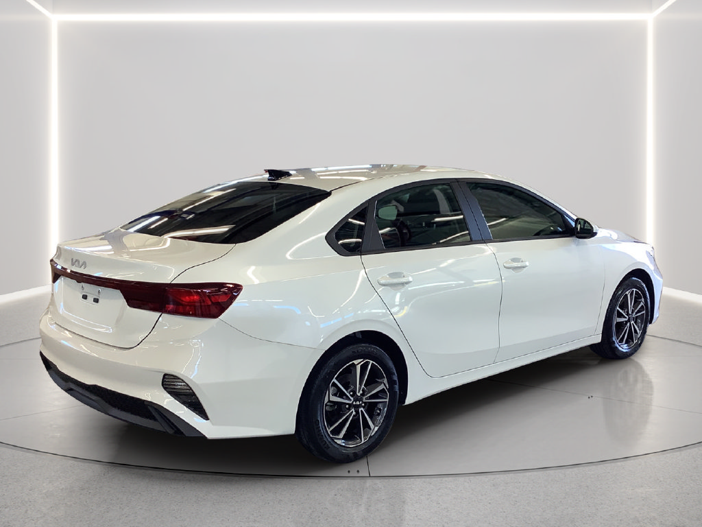 Certified 2022 Kia Forte LXS FWD image 7