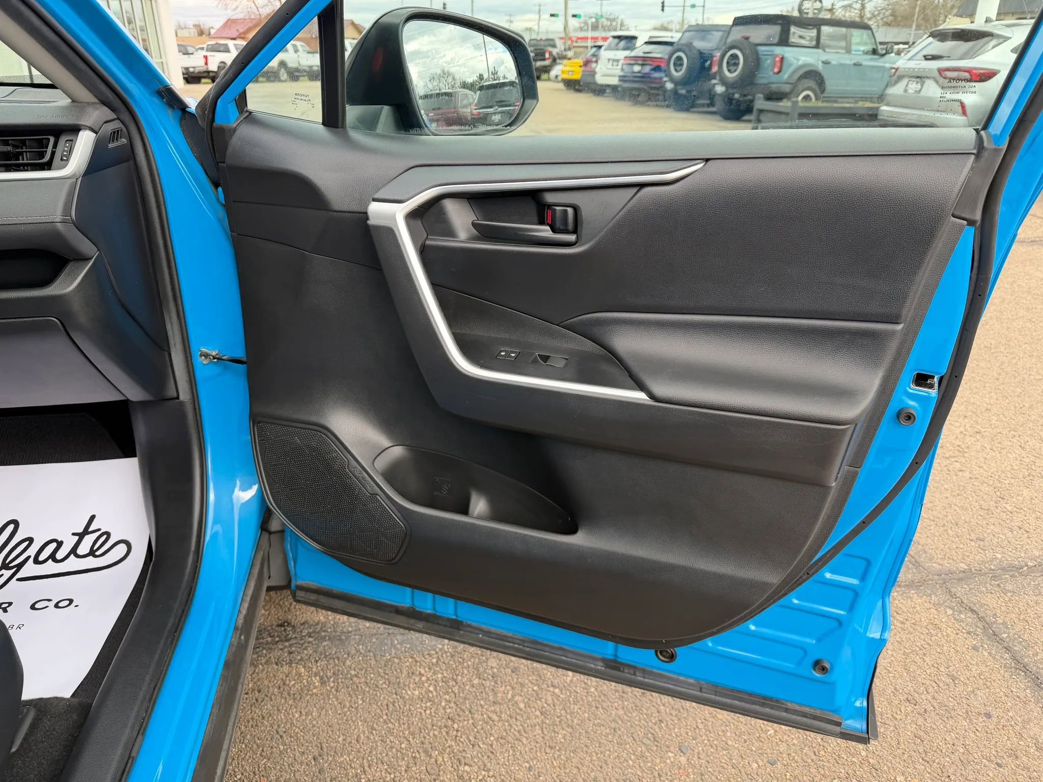 Used 2020 Toyota RAV4 LE w/ Carpet Mat Package image 16