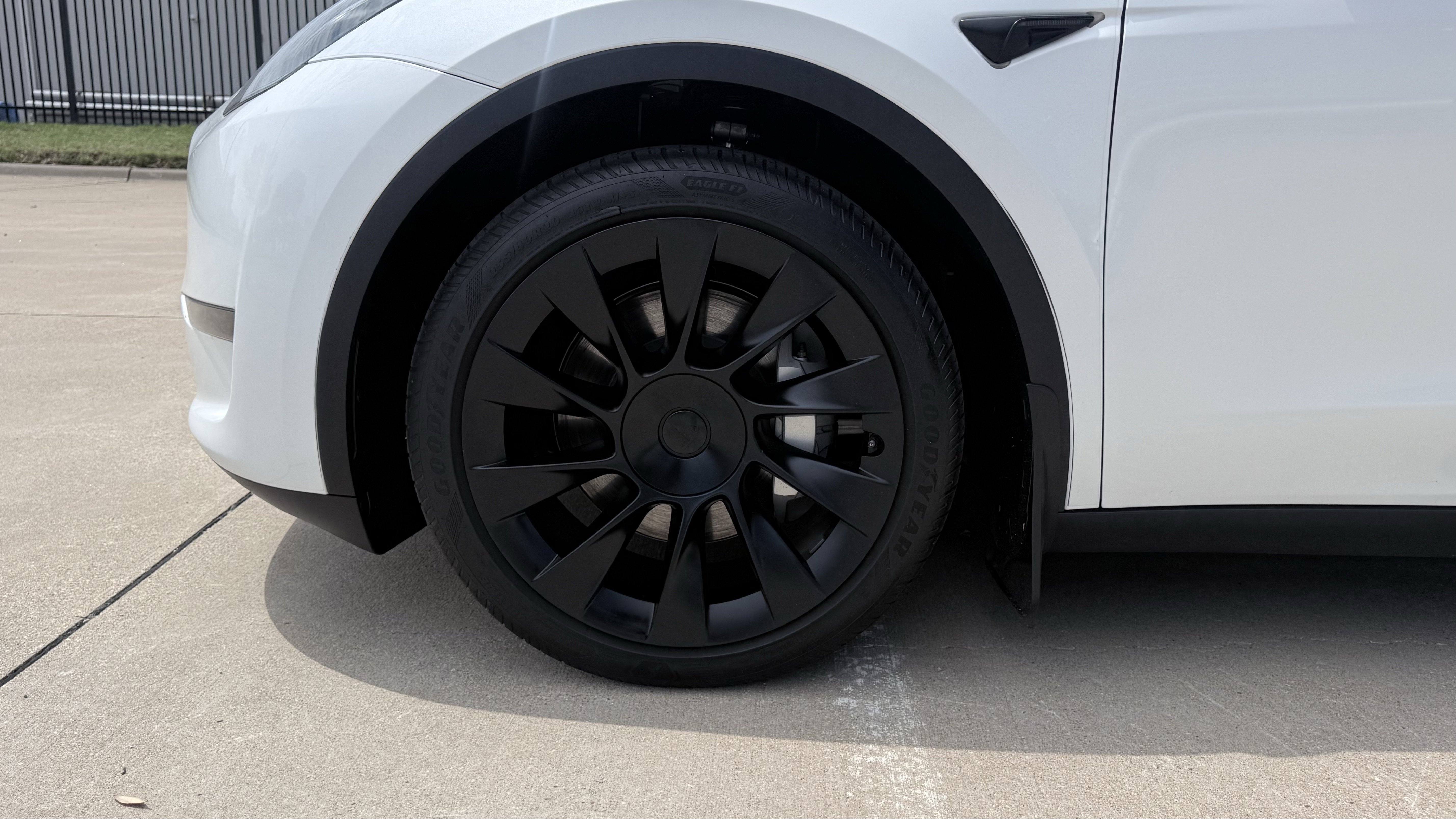 Used 2023 Tesla Model Y Long Range AWD/4WD image 18