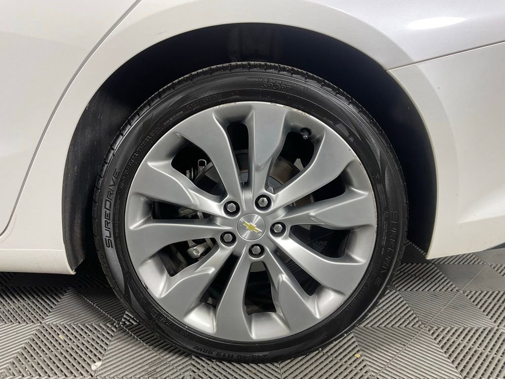 Used 2018 Chevrolet Malibu Premier w/ Premier Sun and Wheel Package FWD image 10