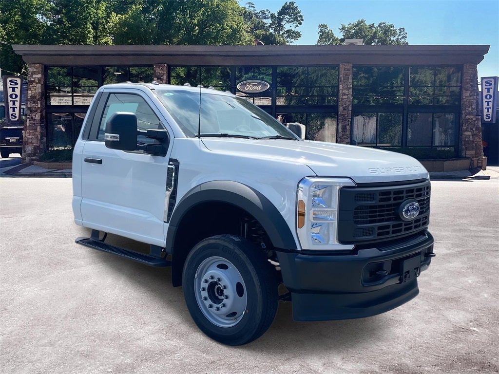 New 2025 Ford F550 4x4 Regular Cab Super Duty image 1