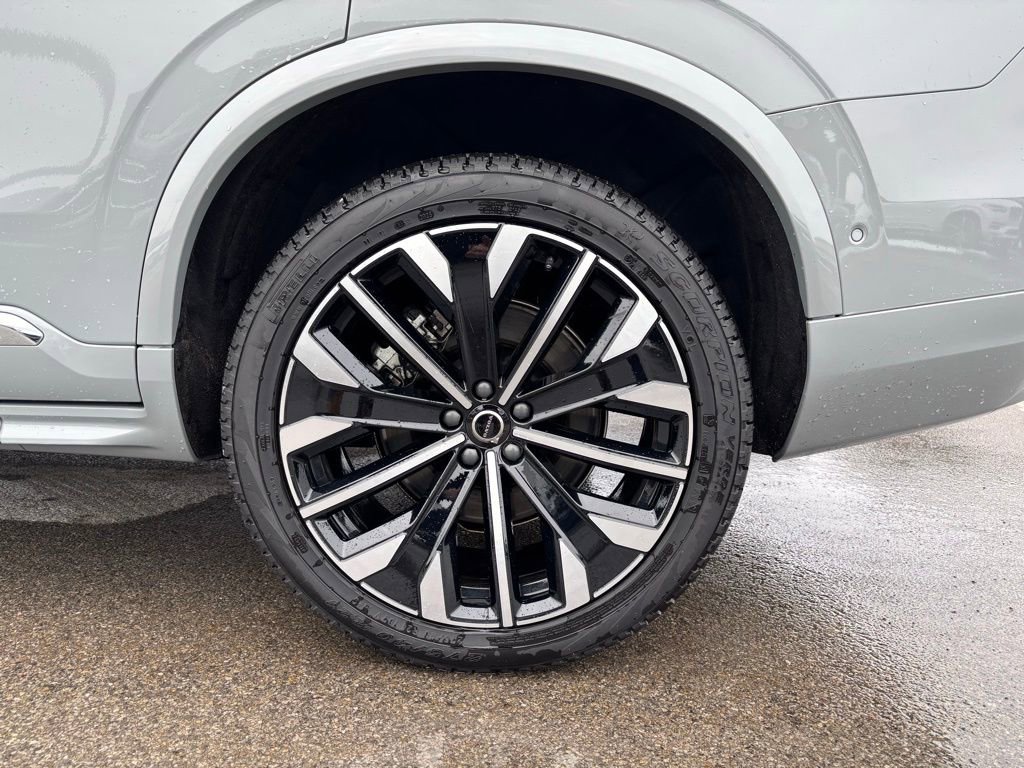 Certified 2026 Volvo XC90 B6 Plus w/ Protection Package Premier image 34