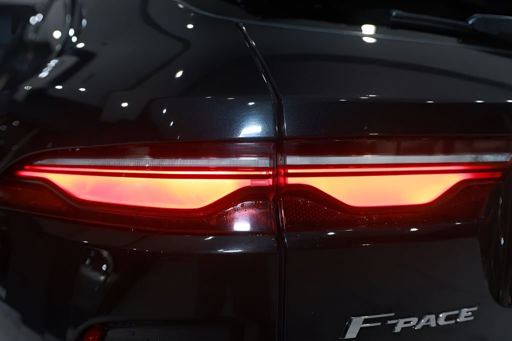 Used 2021 Jaguar F-PACE SVR image 45
