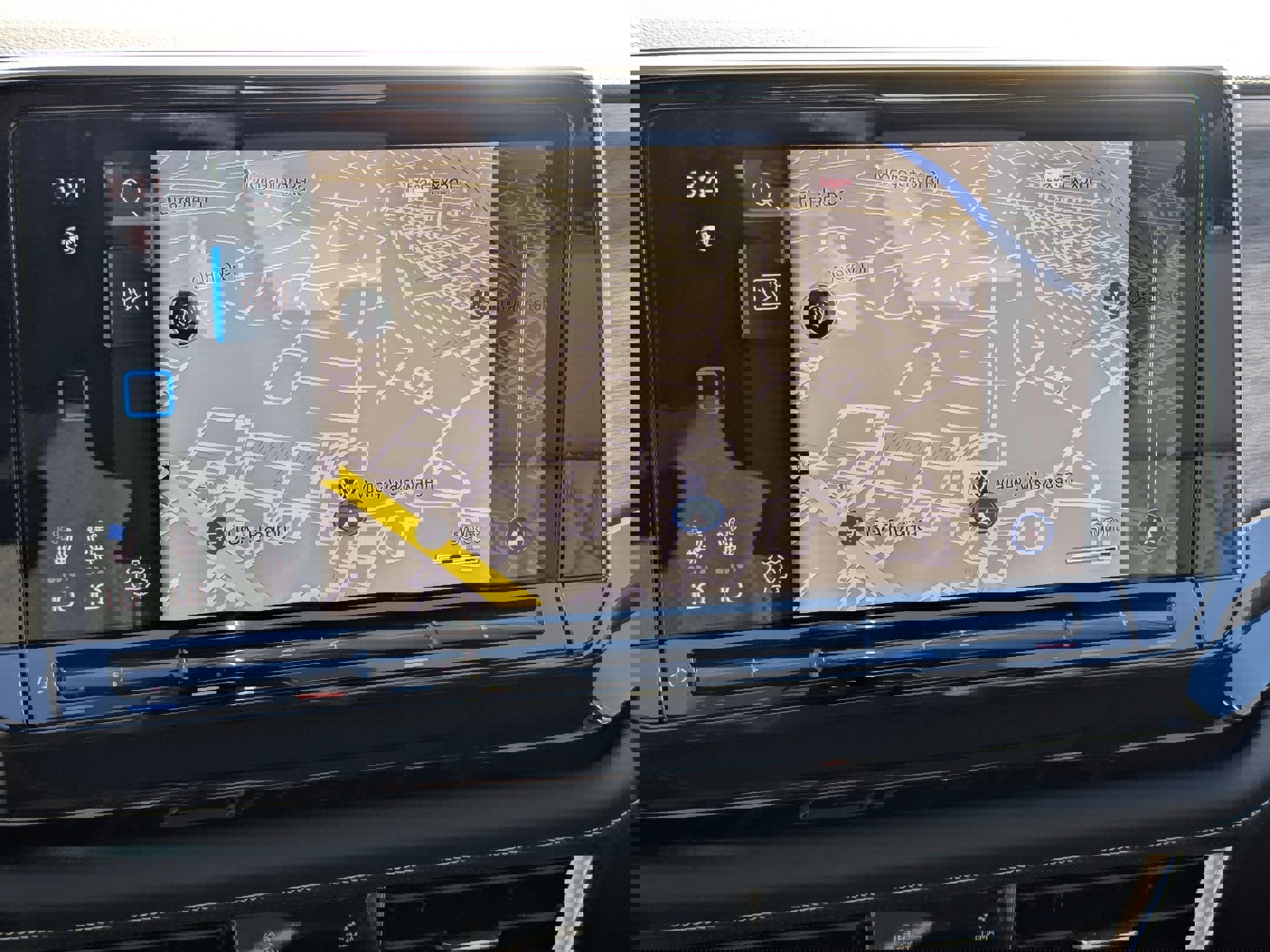 Used 2025 Volkswagen Atlas SEL Premium R-Line image 24