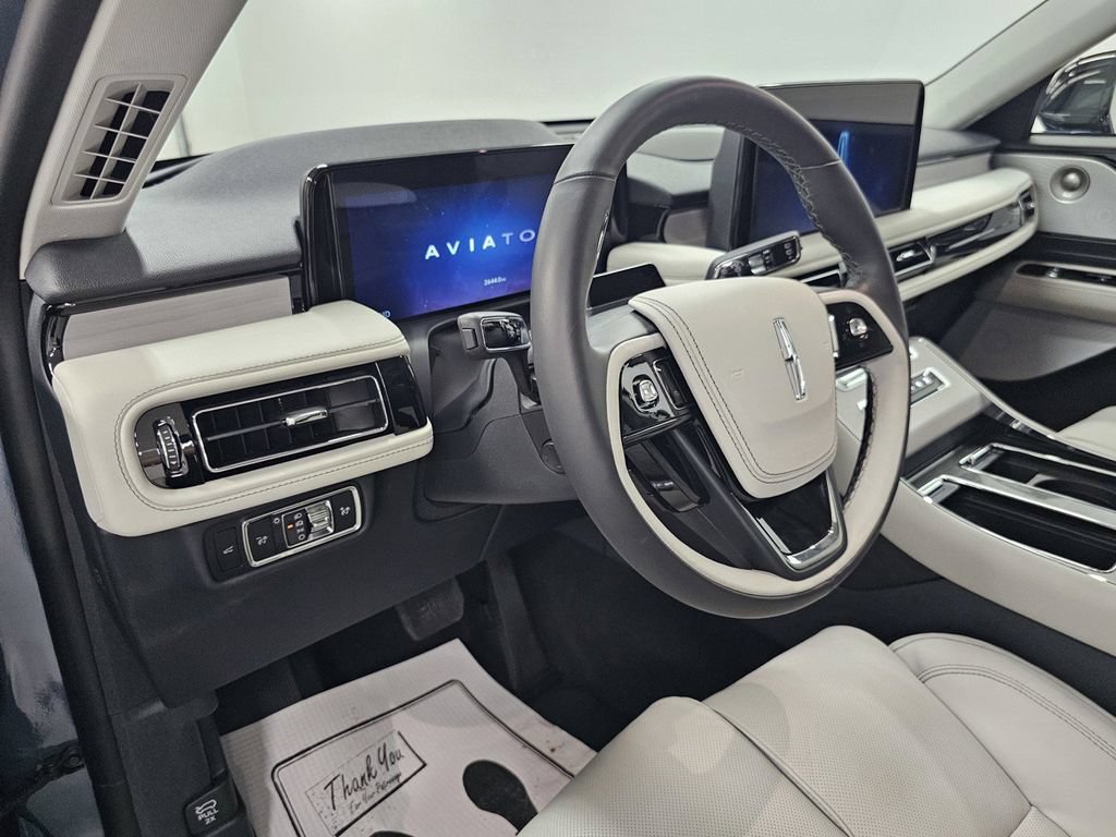 Used 2026 Lincoln Aviator Reserve AWD/4WD image 10