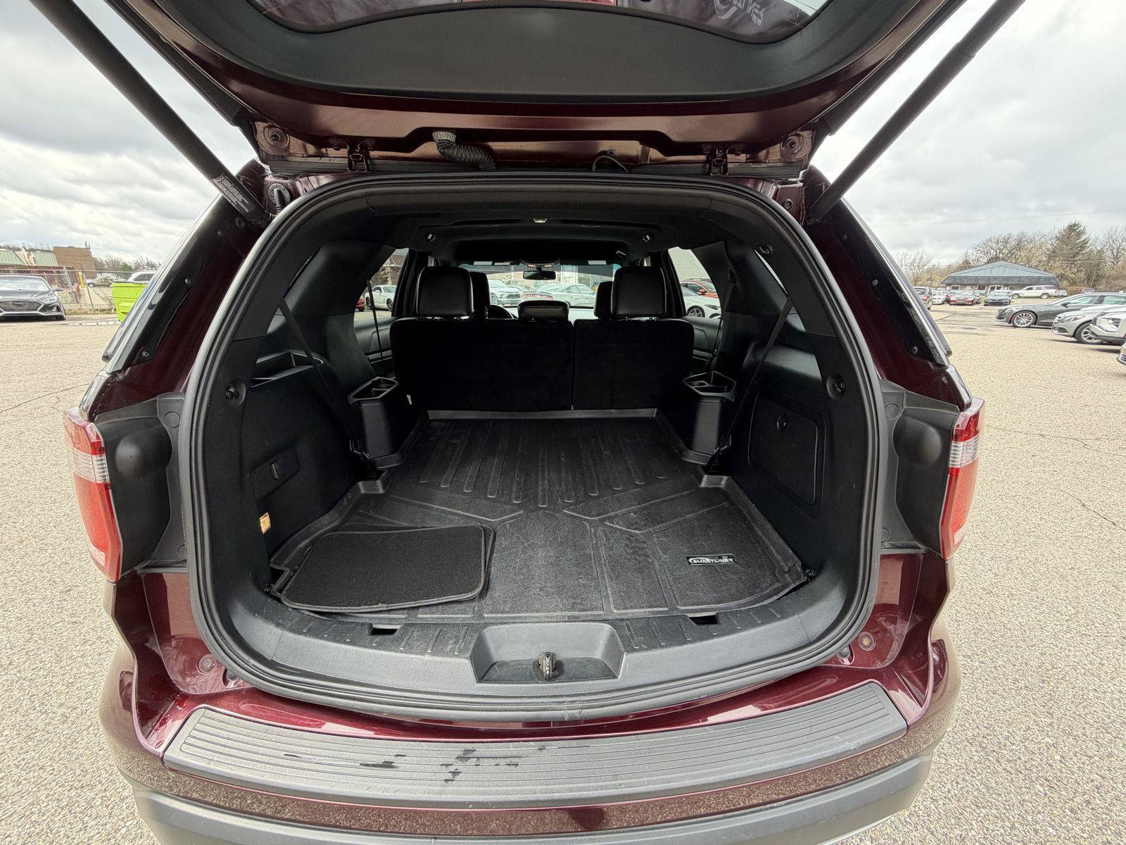 Used 2019 Ford Explorer XLT w/ Equipment Group 202A FWD image 22