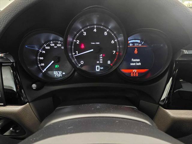 Used 2025 Porsche Macan AWD/4WD image 25