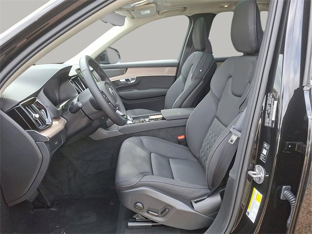 New 2026 Volvo XC90 B6 Plus w/ Protection Package Premier image 6