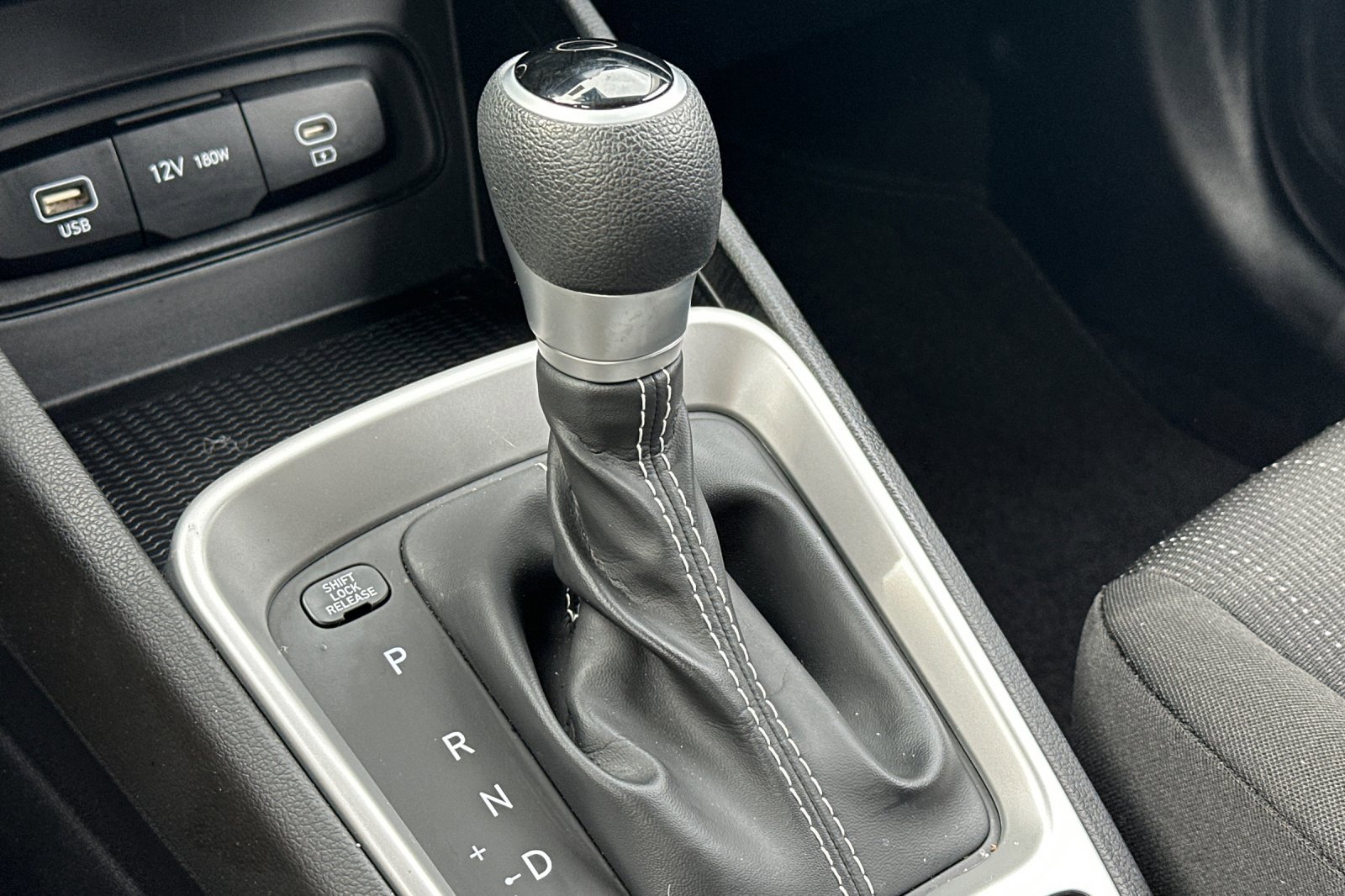 Used 2023 Hyundai Venue SE image 21