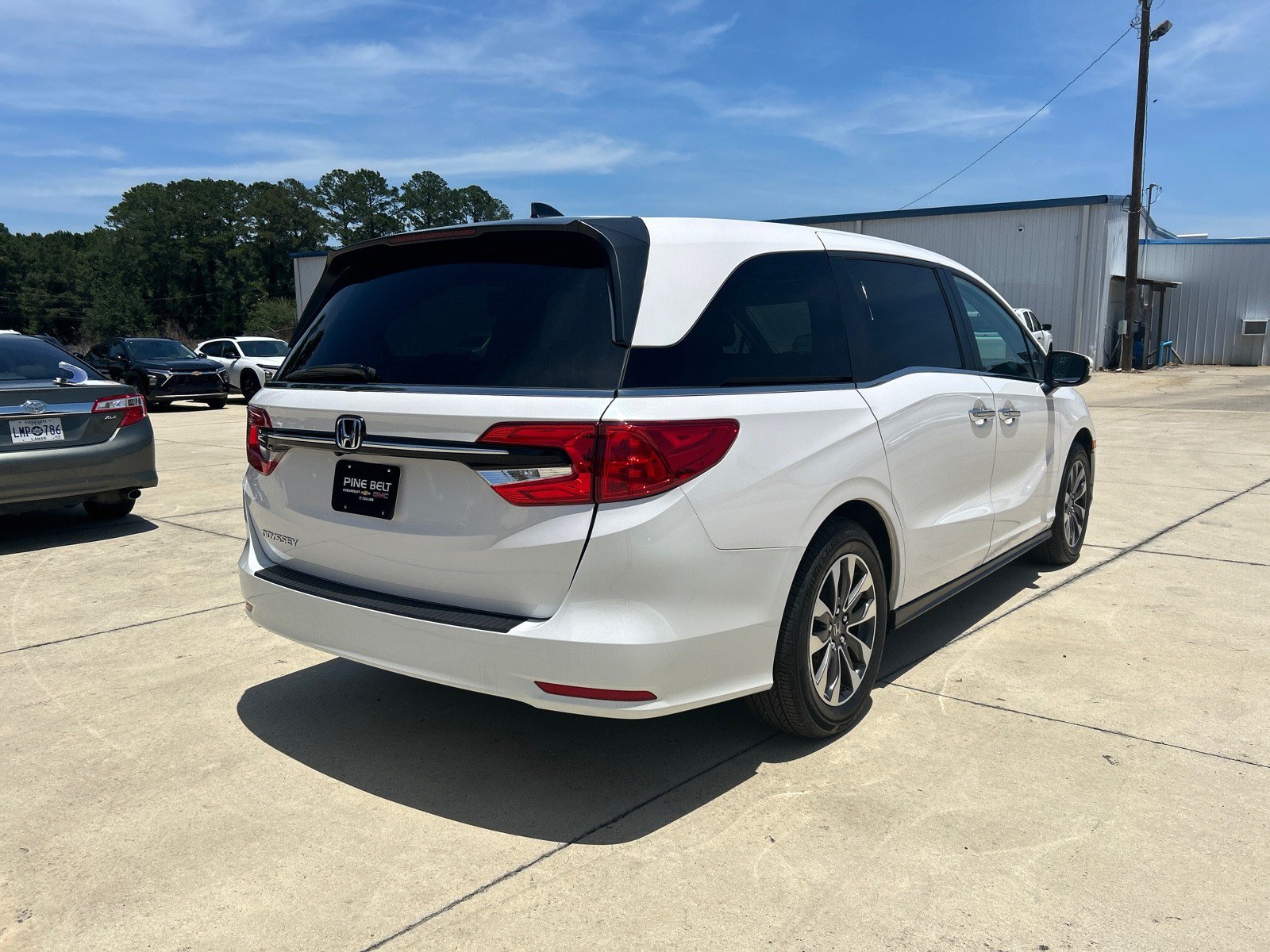 Used 2024 Honda Odyssey EX-L image 3