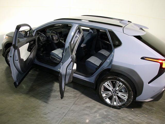 Used 2023 Subaru Solterra Limited image 5