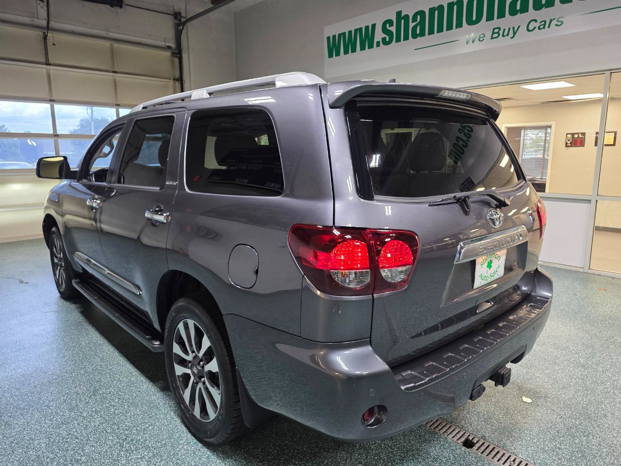 Used 2018 Toyota Sequoia Limited w/ Safety & Convenience Package AWD/4WD image 9