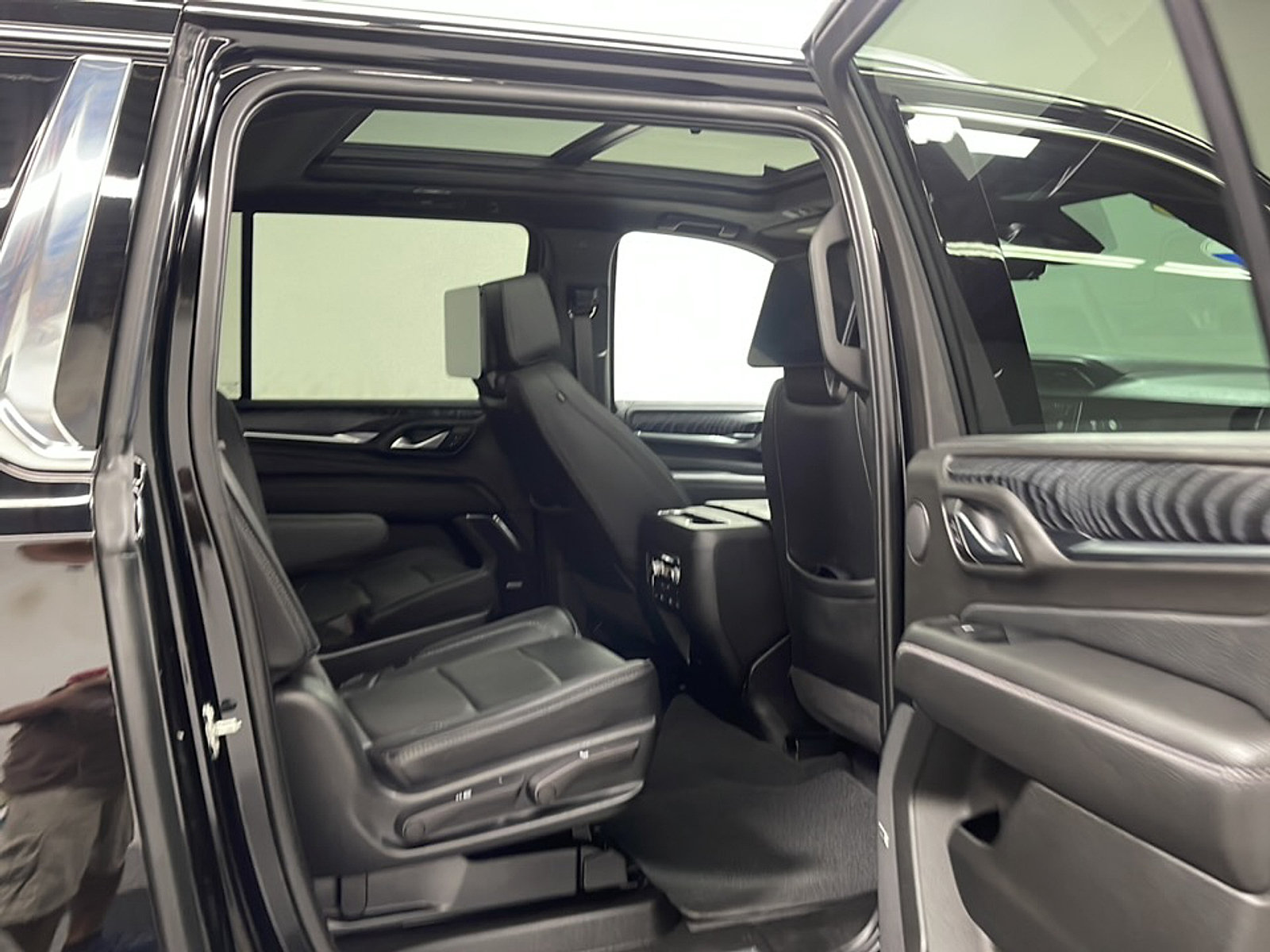 Used 2023 GMC Yukon XL Denali w/ Denali Reserve Package RWD image 20