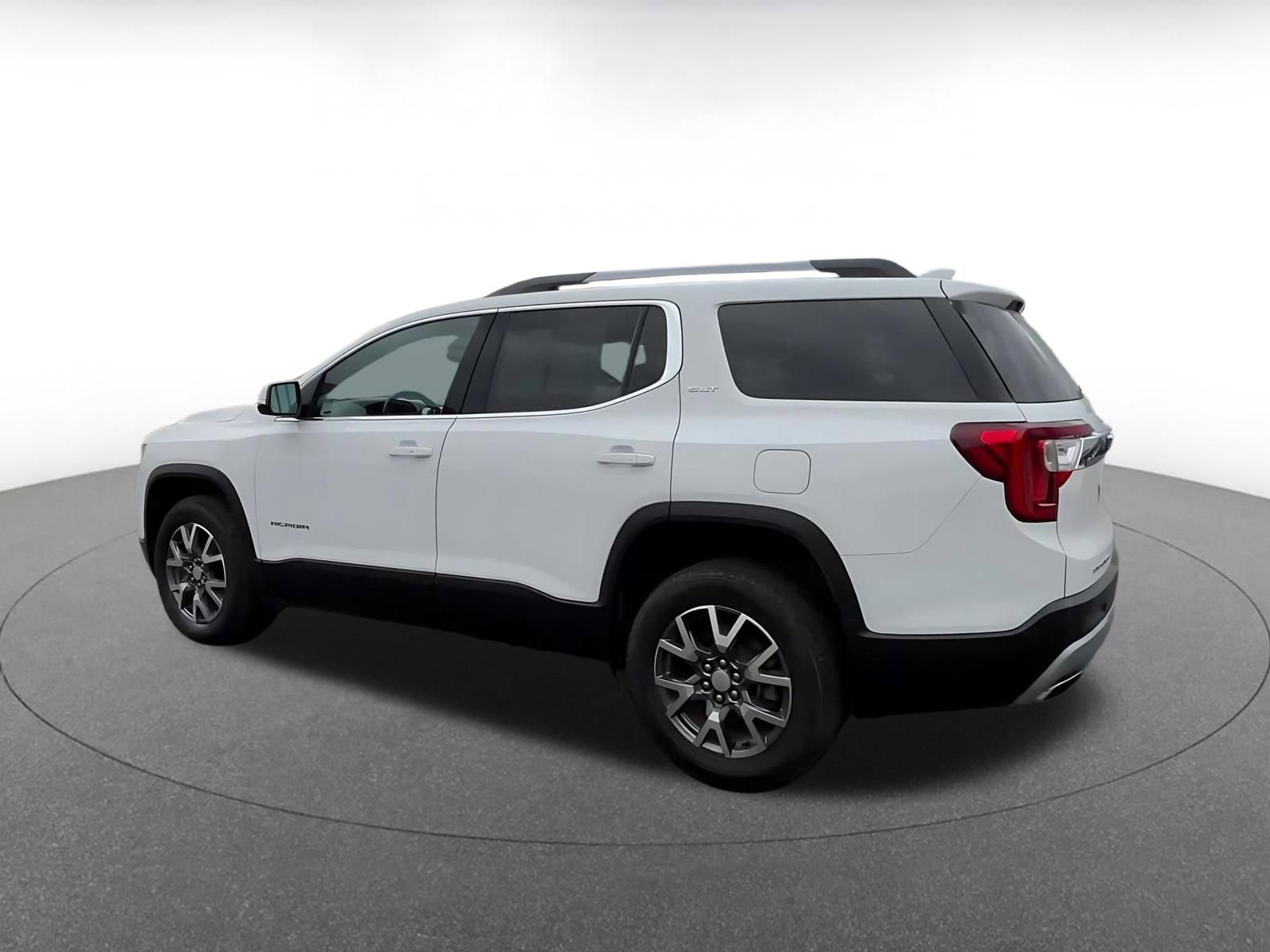 Used 2023 GMC Acadia SLT FWD image 10