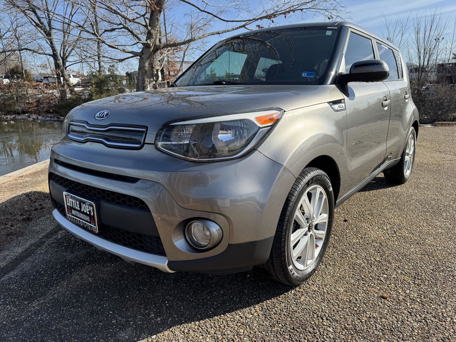Used 2018 Kia Soul + FWD image 11