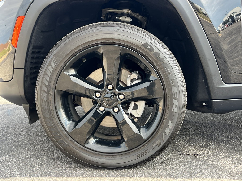 Used 2024 Jeep Grand Cherokee Altitude image 9