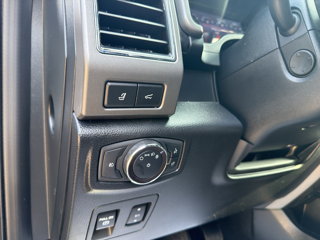 Used 2019 Ford Expedition XLT w/ Equipment Group 202A RWD image 38