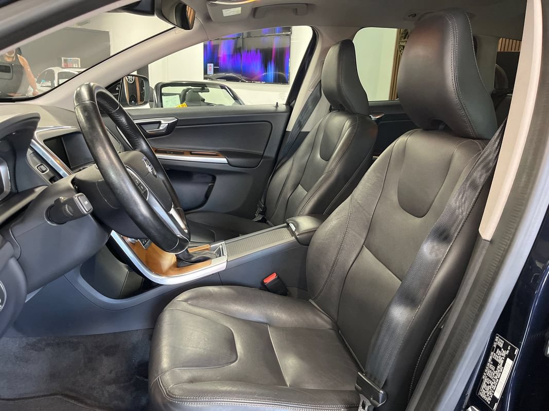 Used 2017 Volvo XC60 T5 Inscription w/ Preferred Option Package FWD image 29