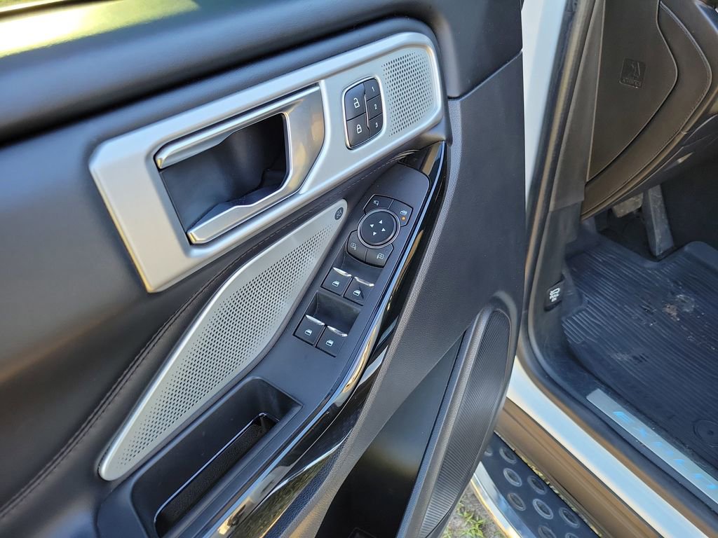 Used 2022 Ford Explorer Platinum w/ Equipment Group 601A image 13