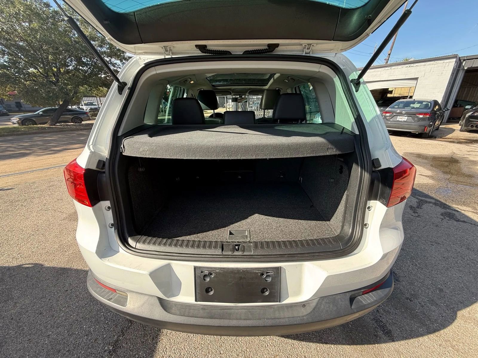 Used 2017 Volkswagen Tiguan Wolfsburg Edition image 33