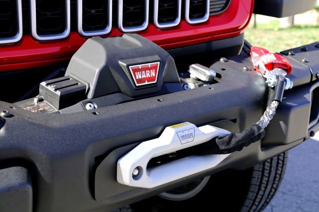 Used 2025 Jeep Wrangler Sahara w/ Technology Group image 9