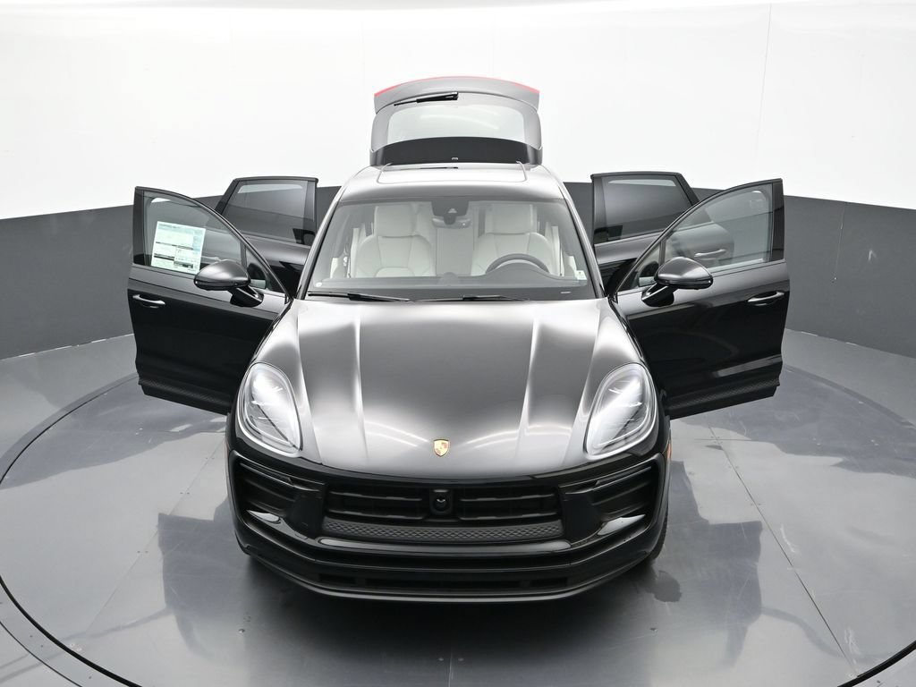 Certified 2026 Porsche Macan AWD/4WD image 38