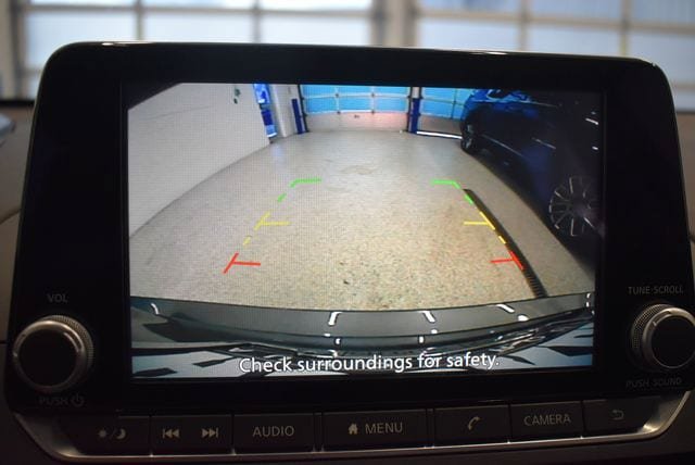 Used 2025 Nissan Altima 2.5 SV FWD image 8
