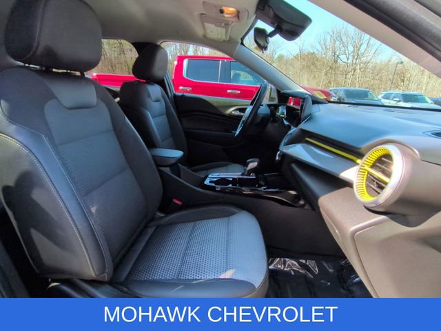 Used 2025 Chevrolet Trax LT w/ LT Convenience Package image 27