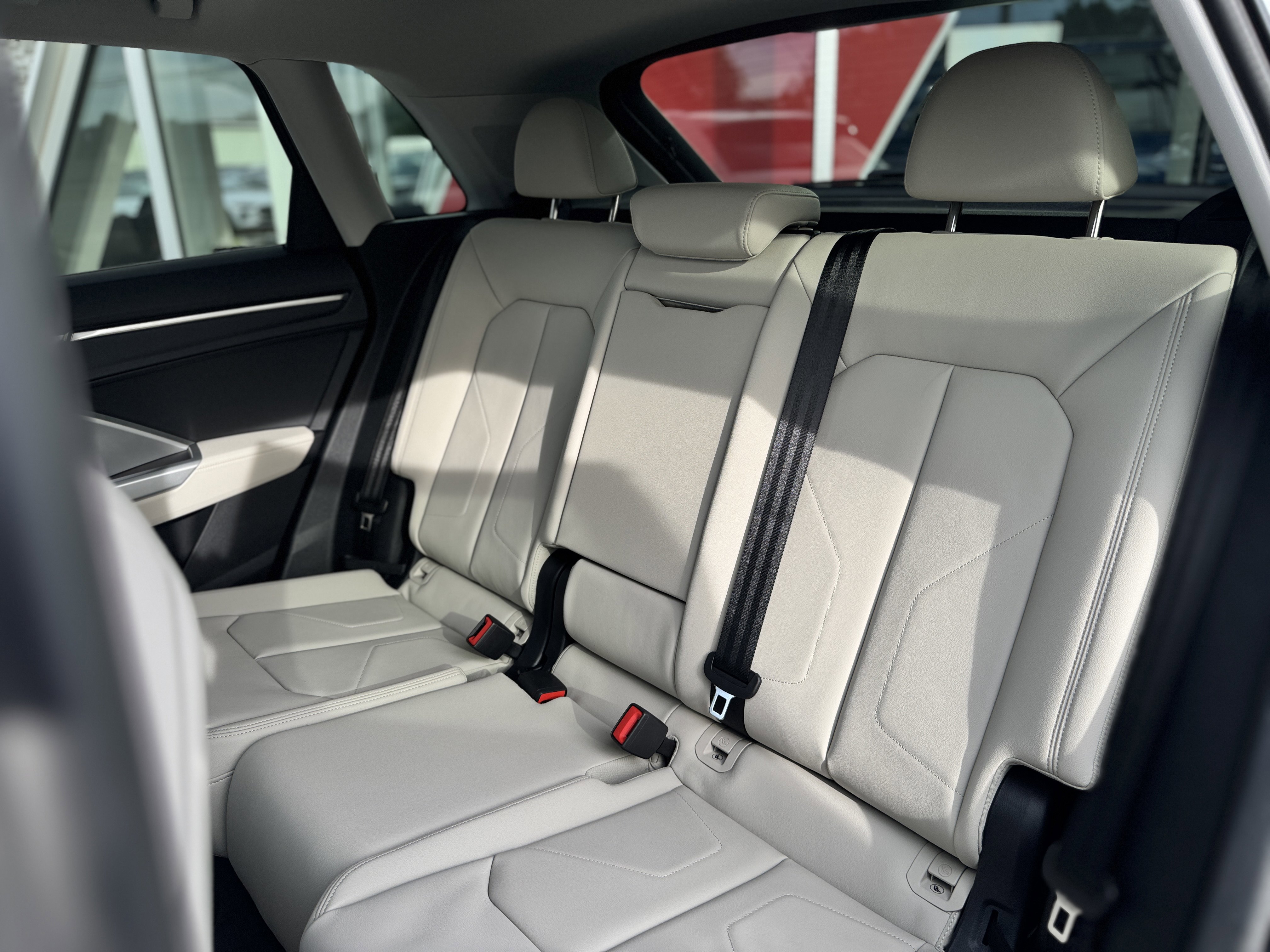 New 2025 Audi Q3 2.0T Premium image 16