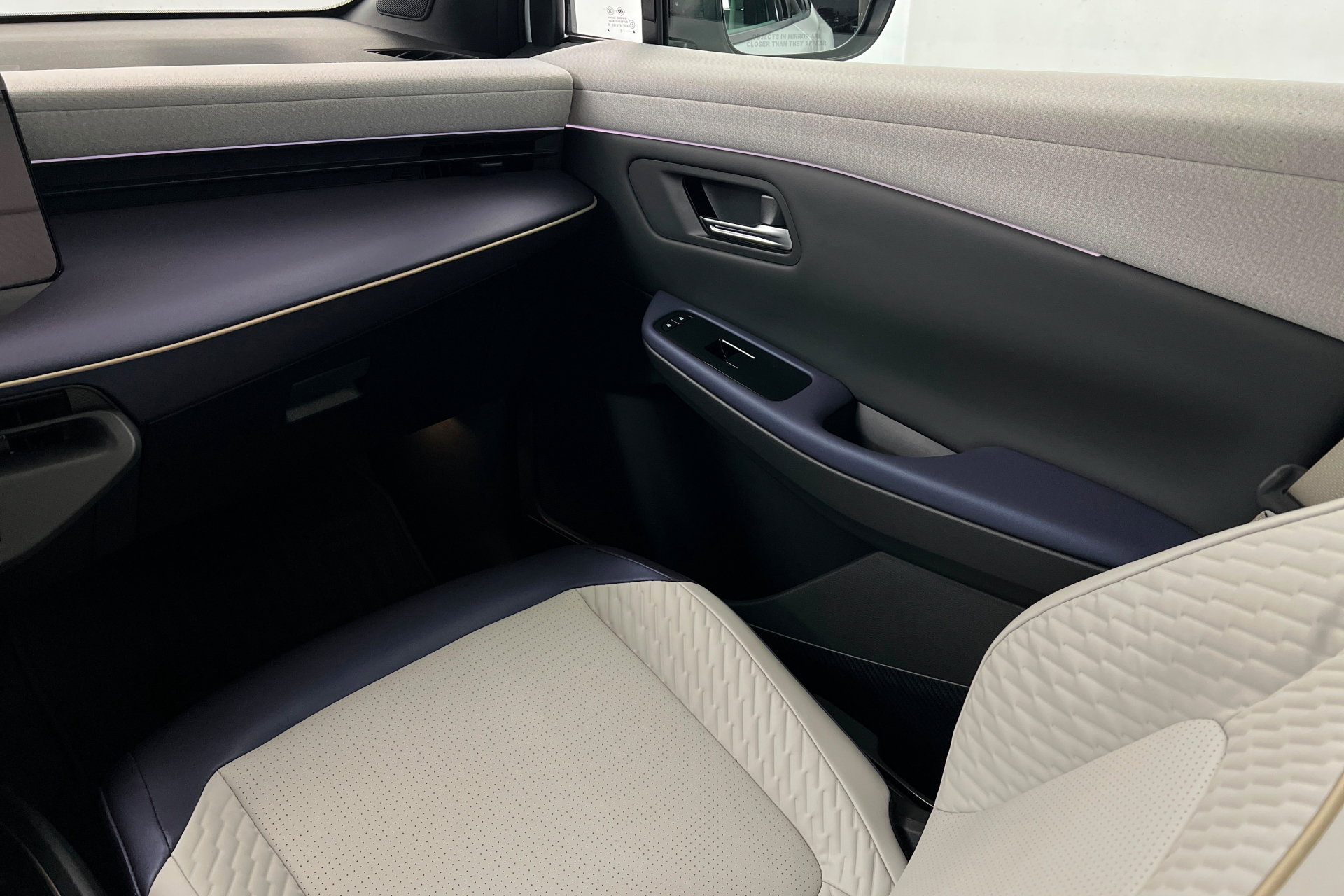 New 2026 Nissan Leaf Platinum+ w/ Illuminated Package FWD image 10
