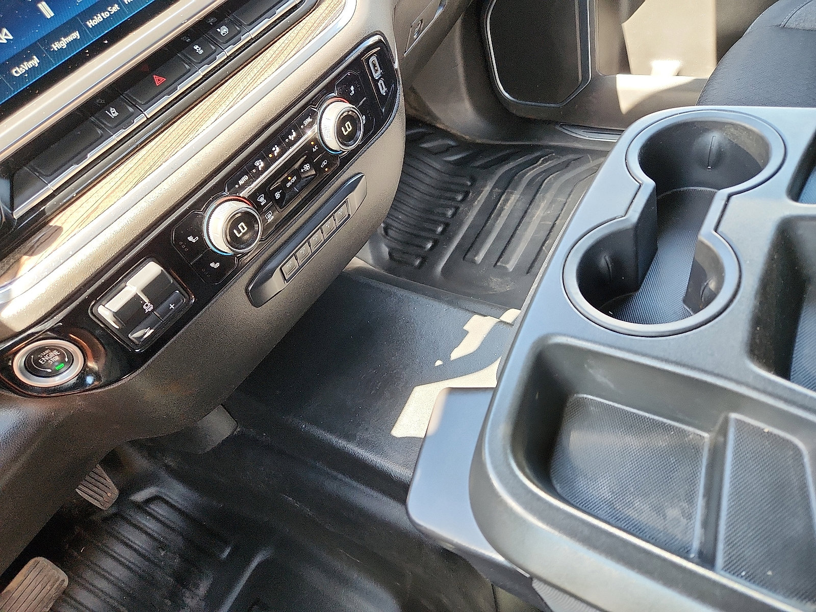 Used 2024 Chevrolet Silverado 2500 LT w/ Convenience Package image 16