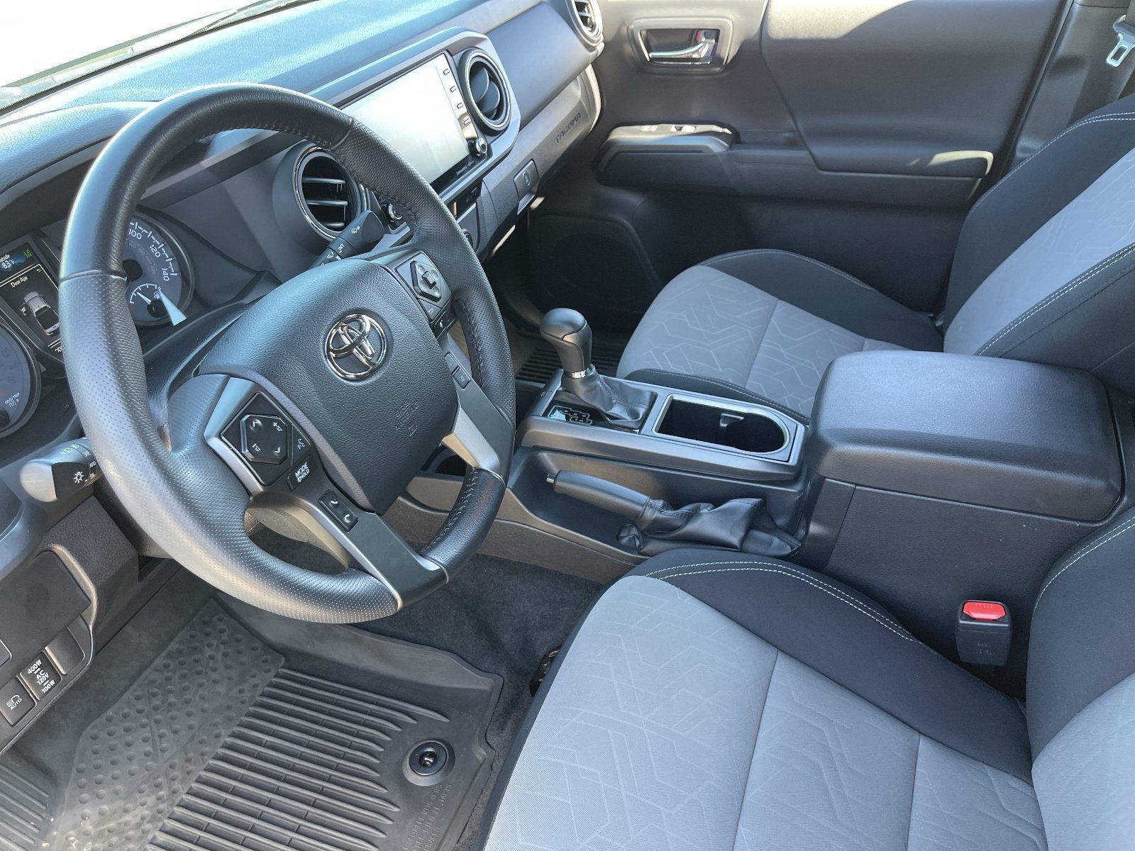 Used 2023 Toyota Tacoma TRD Off-Road w/ Technology Package AWD/4WD image 19