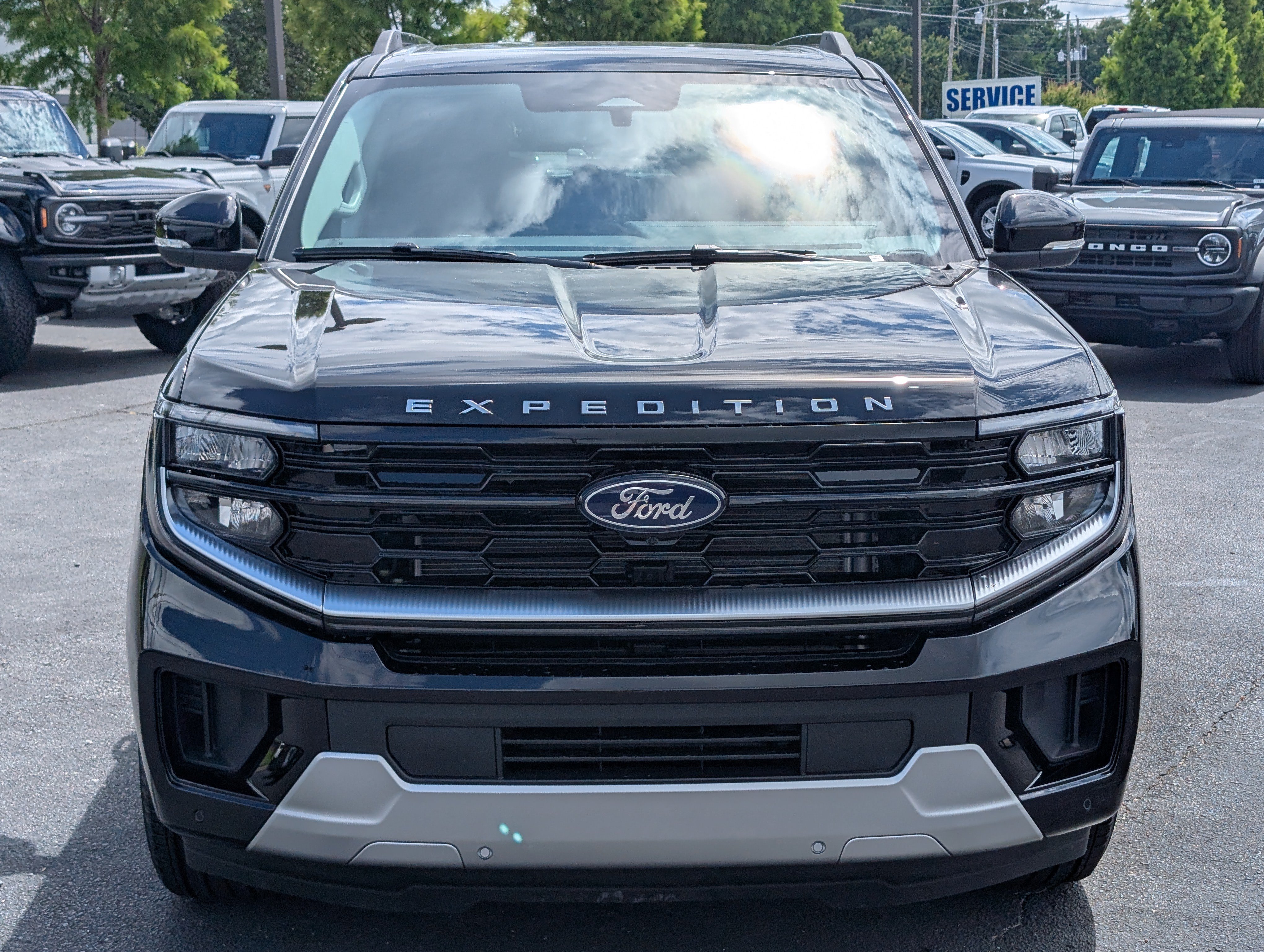 New 2026 Ford Expedition Platinum w/ Driver's Package AWD/4WD image 3