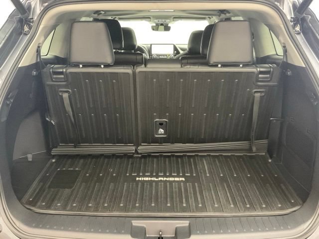 Used 2023 Toyota Highlander XLE AWD/4WD image 30