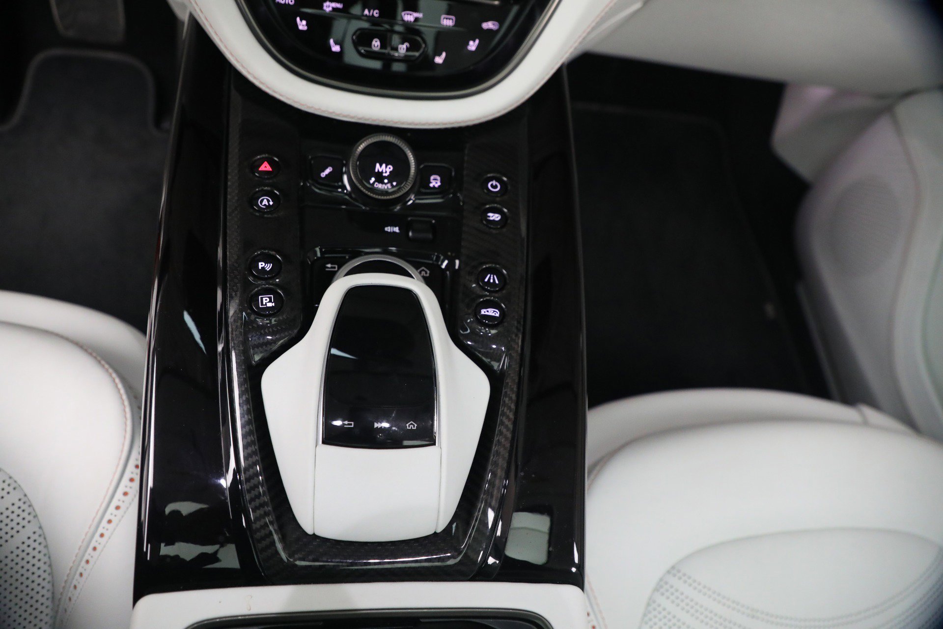 Used 2024 Aston Martin DBX 707 image 23