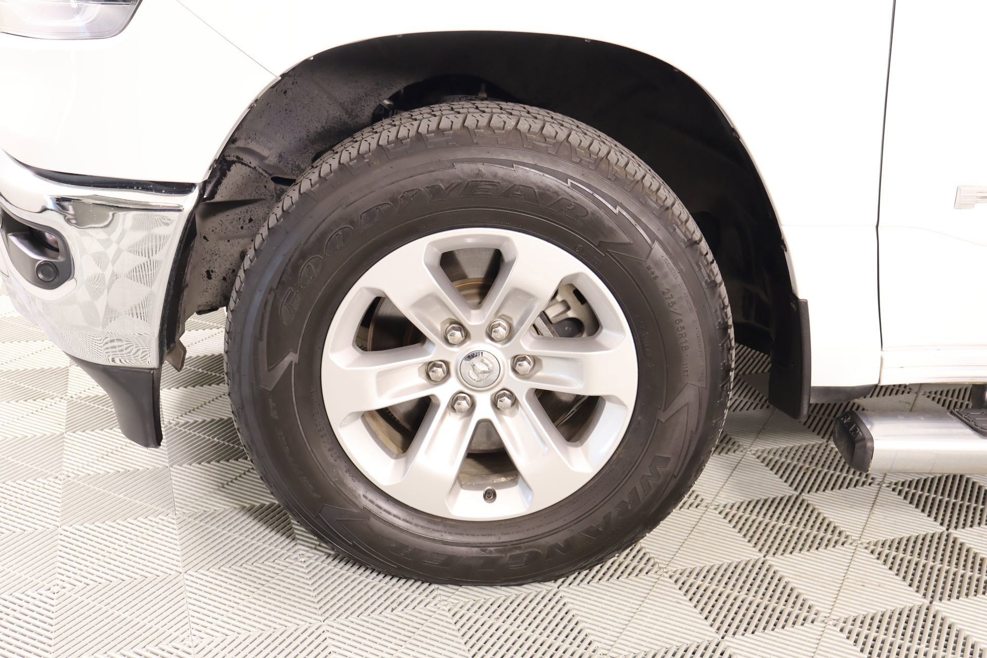 Used 2023 RAM 1500 Laramie AWD/4WD image 18