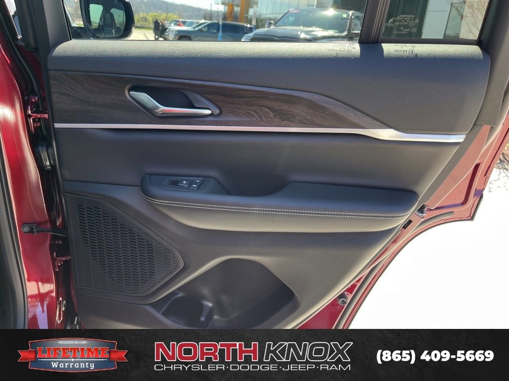 New 2026 Jeep Grand Cherokee Altitude image 24