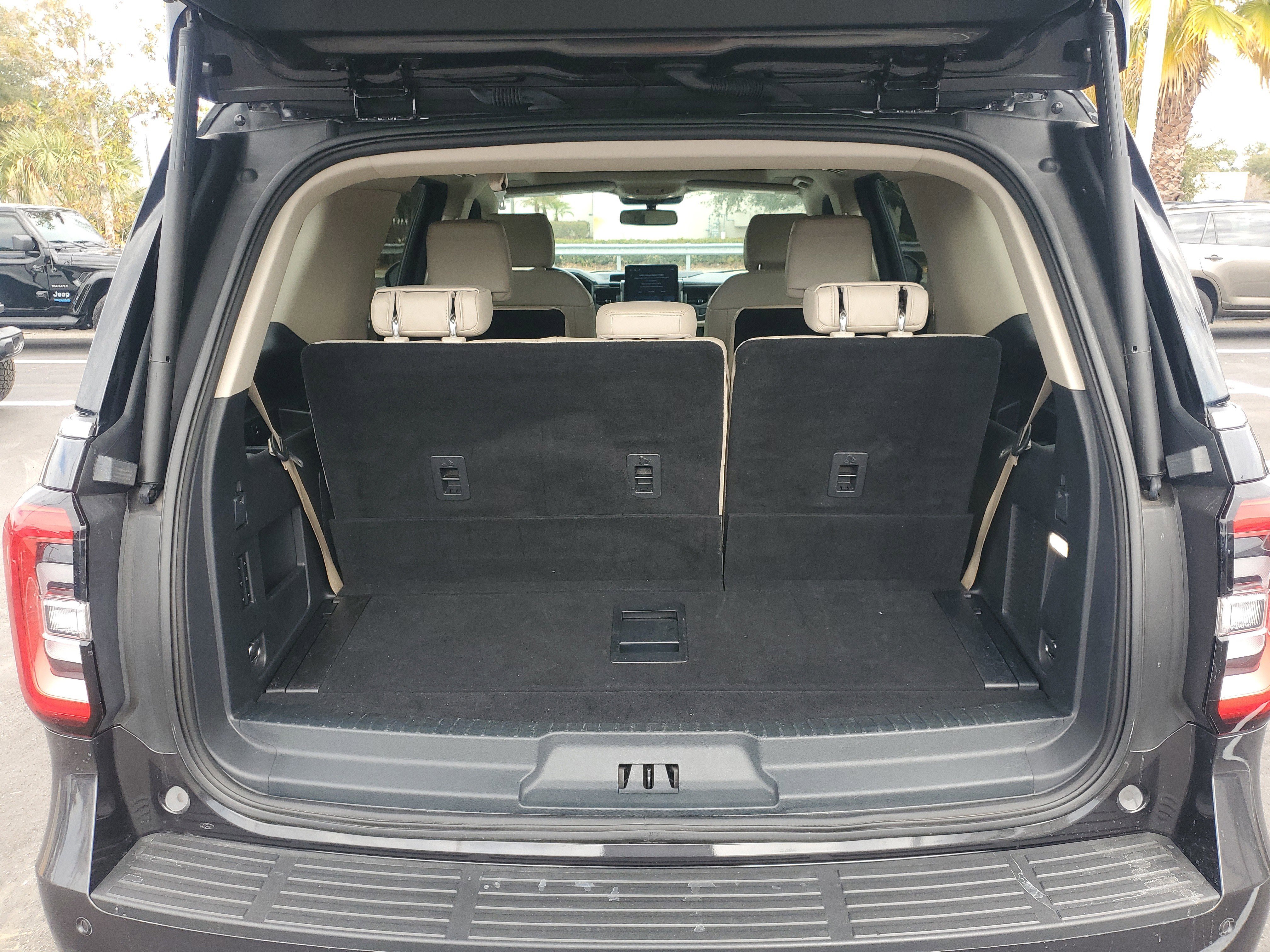 Used 2023 Ford Expedition Platinum image 7