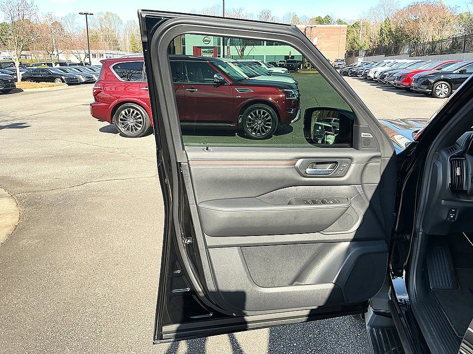 Certified 2025 Nissan Armada SL w/ Captain's Chari Seat Package image 11