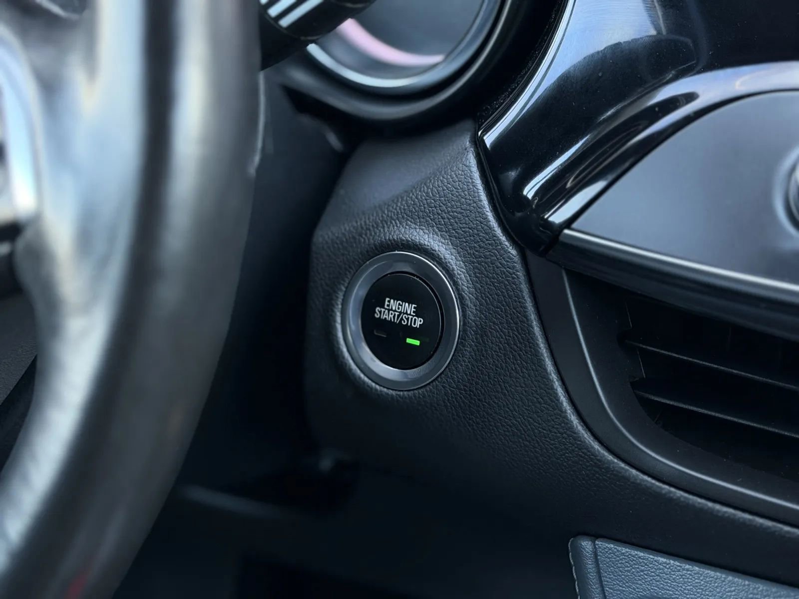 Used 2020 Buick Envision Essence w/ LPO, Active Package image 28