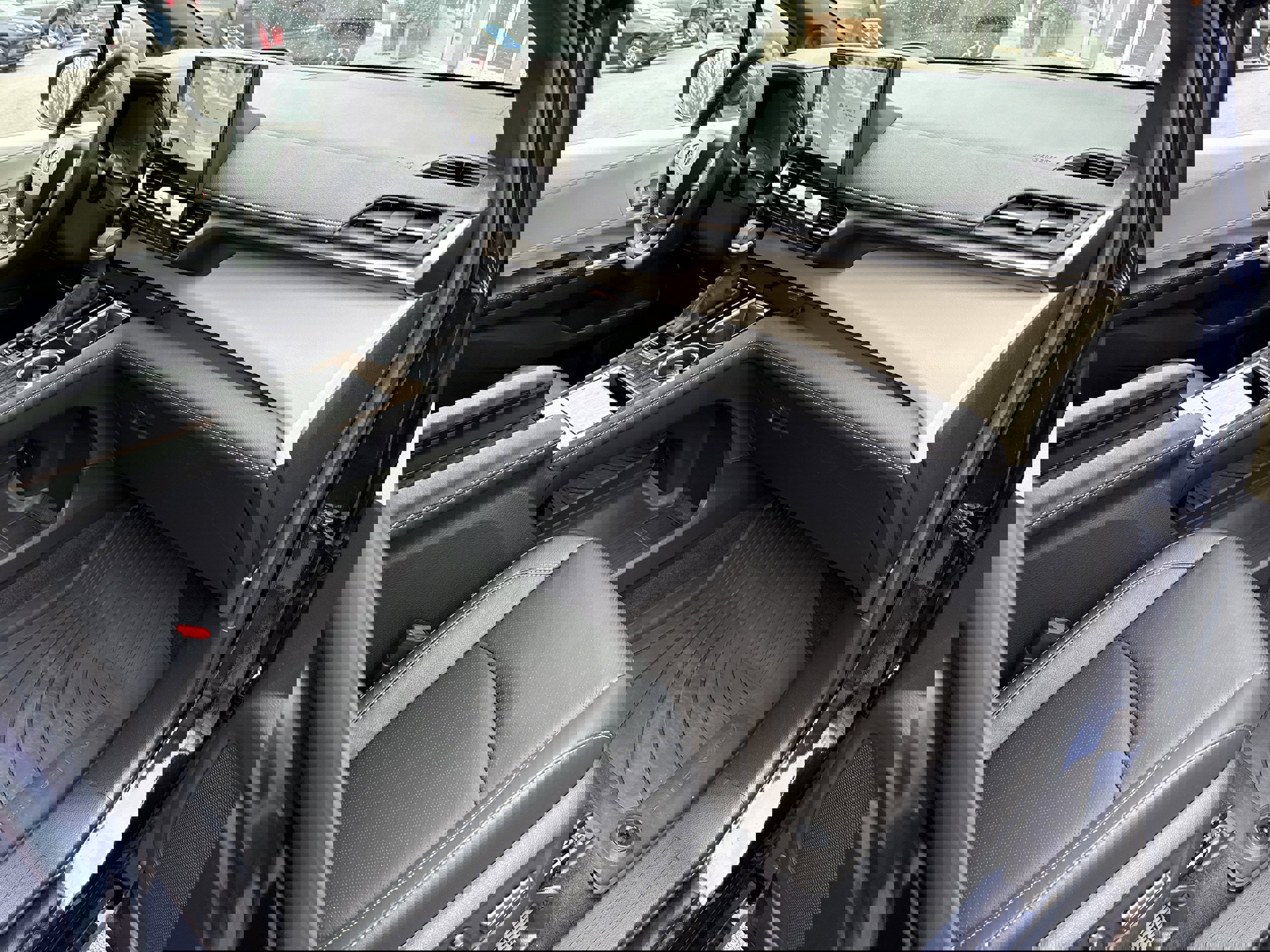 Used 2025 Toyota Sienna Platinum image 27