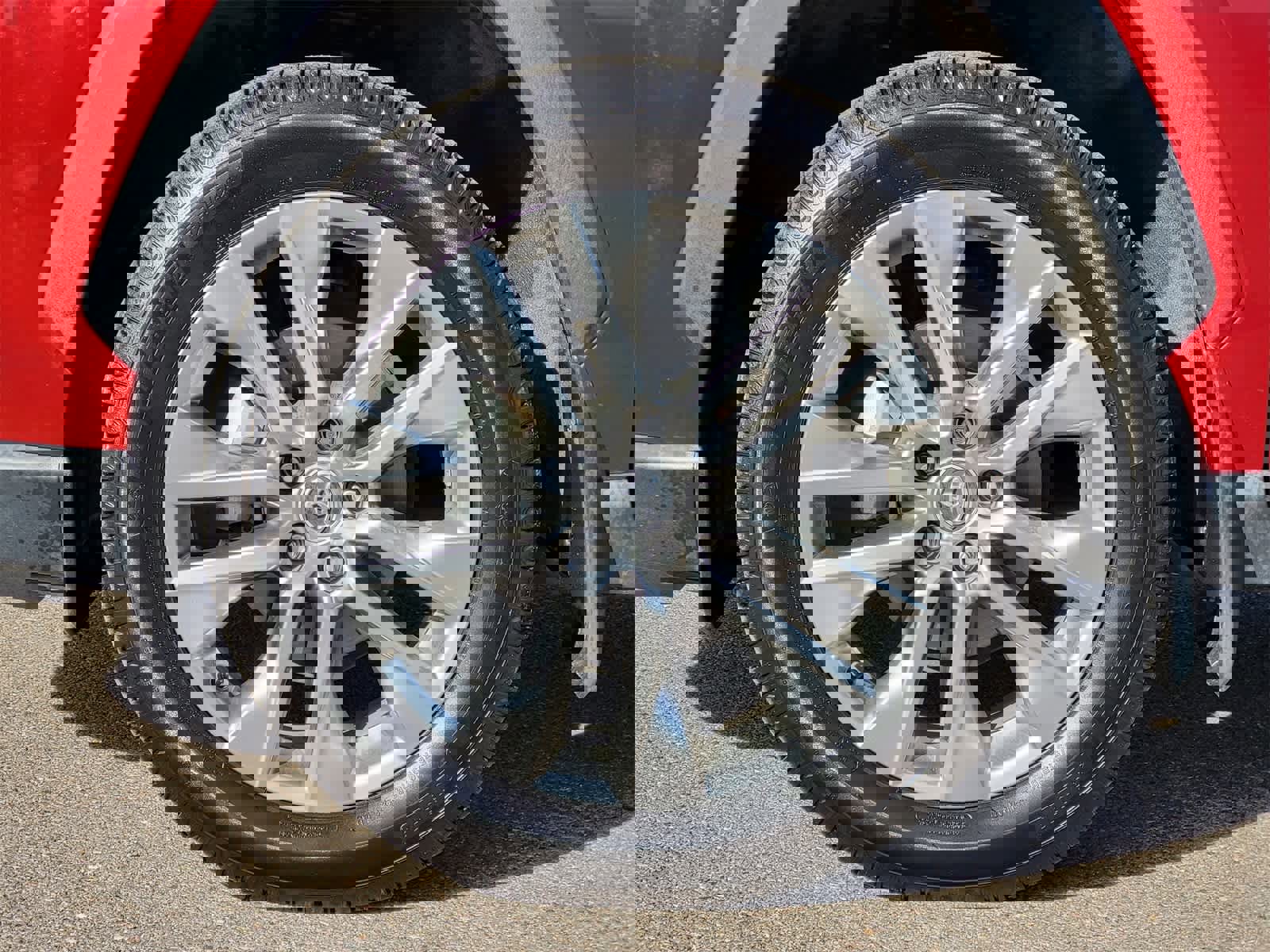 Used 2020 Toyota RAV4 XLE Premium image 10