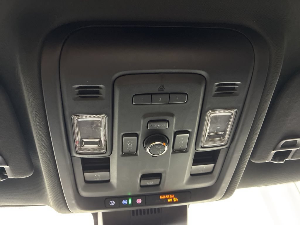 Used 2023 GMC Yukon XL AT4 w/ AT4 Premium Package AWD/4WD image 27