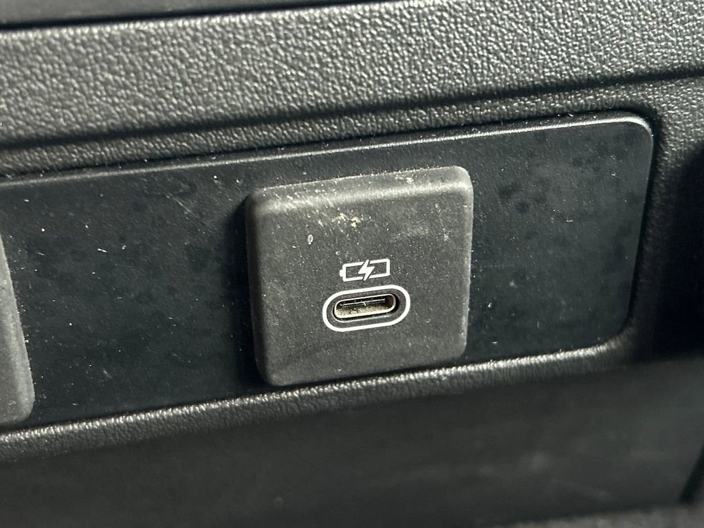 Used 2024 Jaguar F-PACE R-Dynamic S image 23