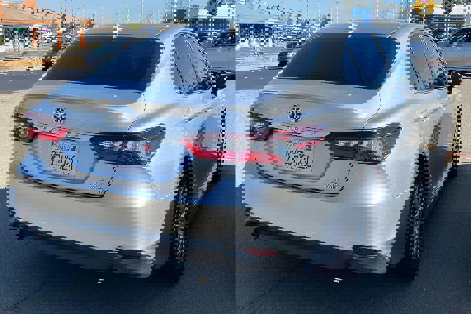 Used 2022 Toyota Camry LE image 2